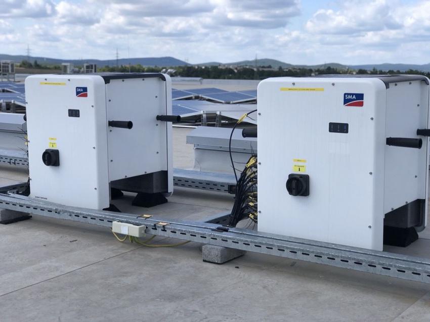 <span>Veszprém 2021</span>114,4 kWp visszwattos napelemes kiserőmű
