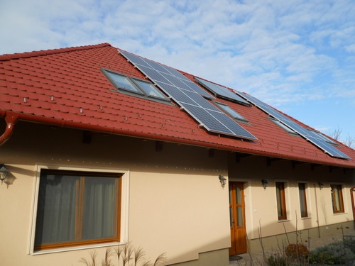<span>Biatorbágy 2013</span>4,5 kWp hálózatba tápláló napelemes rendszer