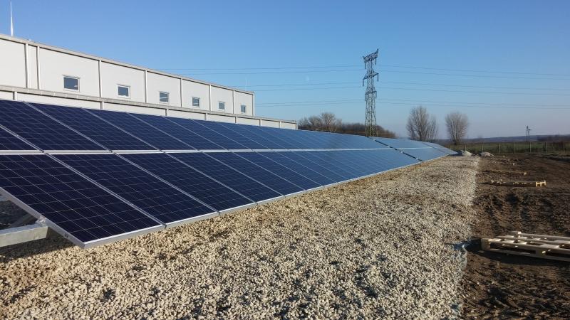 <span>Sződ 2016</span>100 kW napelempark cölöpölése, napelemes rendszer