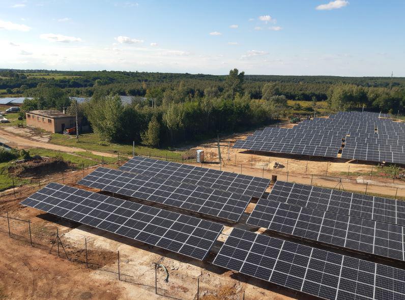 <span>Nyirád 2020</span>616 kWp-es, 492,8 kWp-es napelemparkok generálkivitelezése