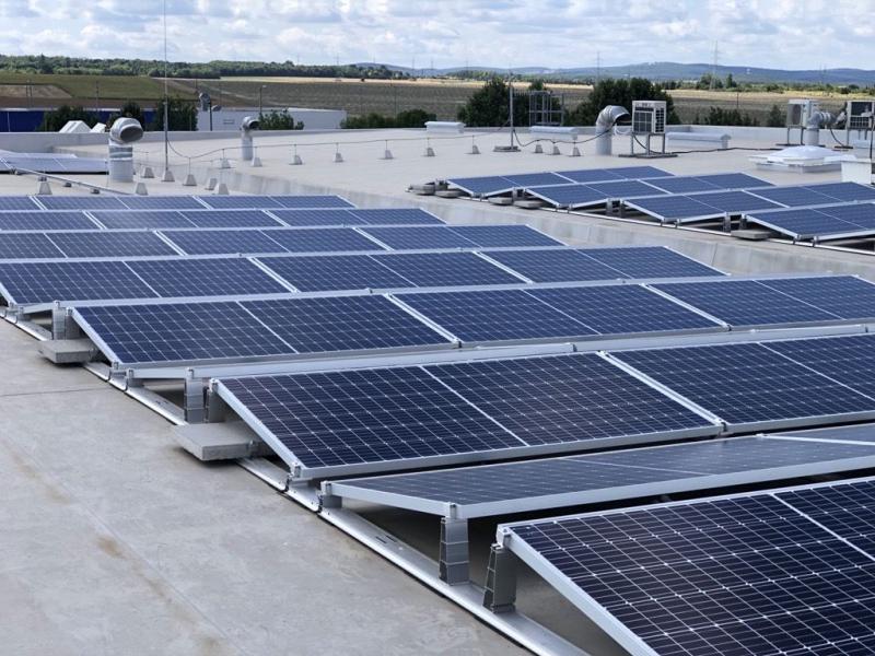 <span>Veszprém 2021</span>114,4 kWp visszwattos napelemes kiserőmű