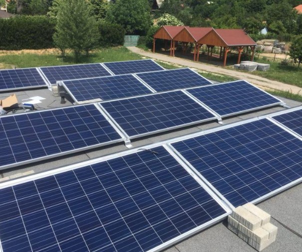 <span>Alsóőrs, 2018</span>3 kWp napelemes rendszer lapos tetőre